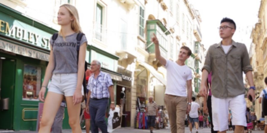 jovenes de paseo LISA! Sprachreisen Malta